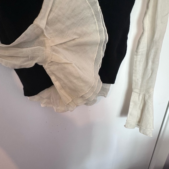 Dolce and Gabbana beige blouse bell sleeves black lace vest two different tops - Picture 5 of 13